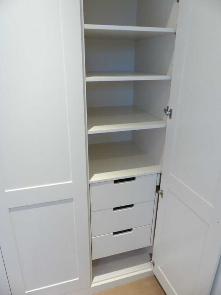 Shaker Style Fitted Wardrobe