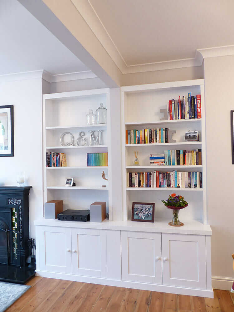 Shaker style fitted alcove furniture