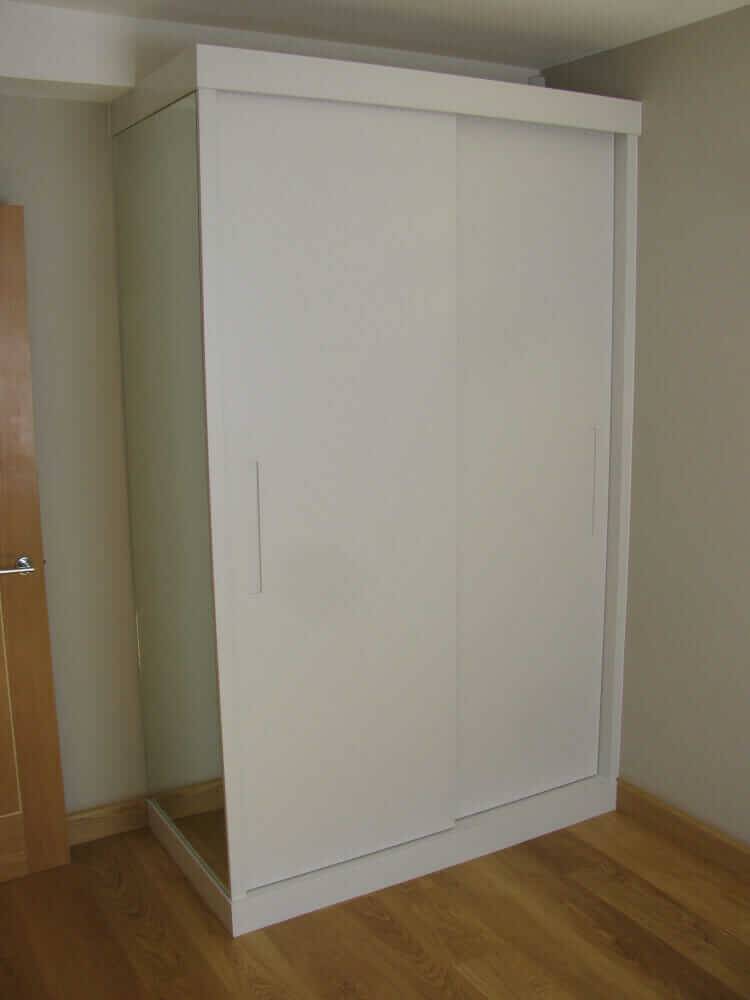 Fitted wardrobe sliding doors