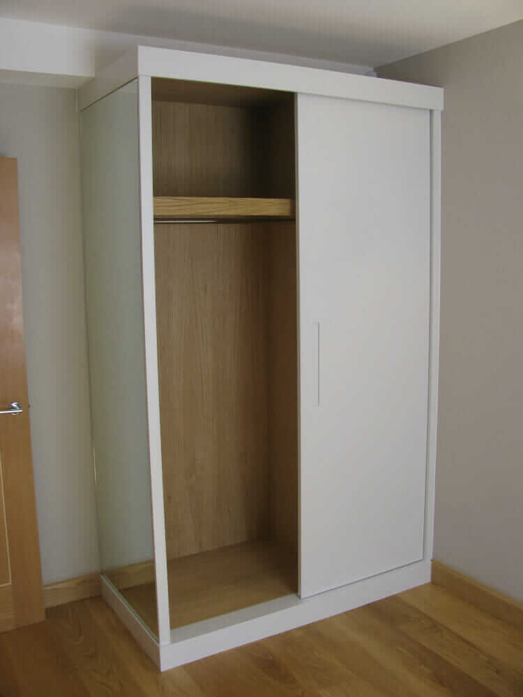 Fitted wardrobe sliding doors