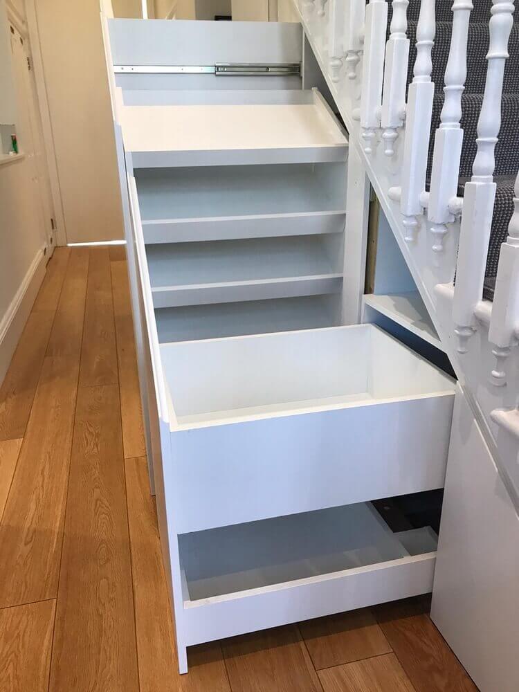 Under stairs storage ideas / Gallery 7, North London, UK